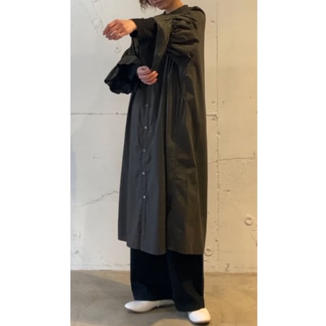 UNIVERSAL TISSU ナチュラルタイプライター シャーリングシャツワンピース シロ