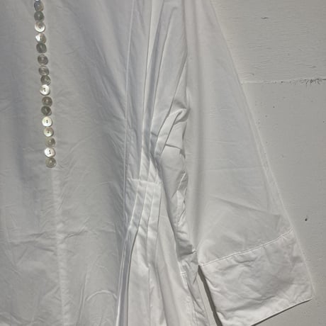 UNIVERSAL TISSU シェルボタンワンピース 白