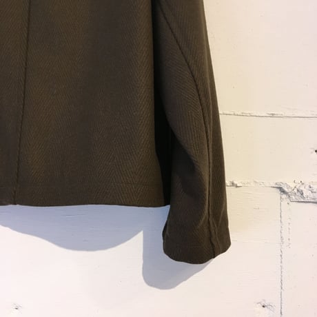 UNIVERSAL TISSU ノーカラークラシックジャケット　カーキ