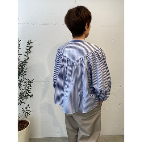UNIVERSAL TISSU ナチュラルタイプライター クラシックギャザーブラウス シロ