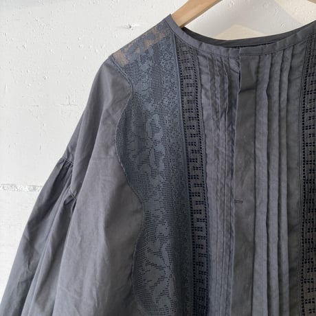 UNIVERSAL TISSU イタリアンフィレレース ギャザースリーブブラウス クロ