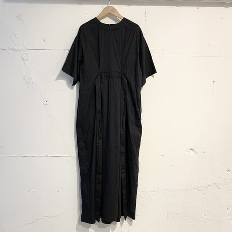 UNIVERSAL TISSU ハーフスリーブワンピース クロ