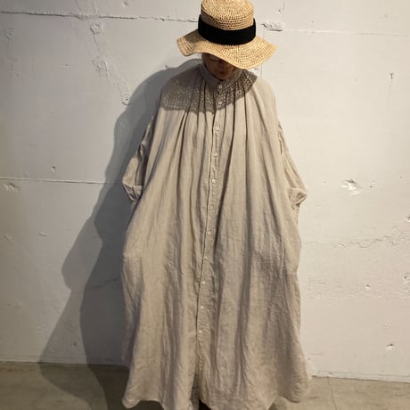 UNIVERSAL TISSU トリプルワッシャーリネン ギャザードレス クロ