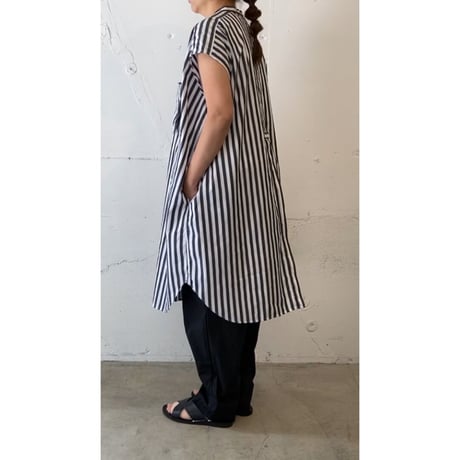 UNIVERSAL TISSU スリーブレスロングシャツ クロワイドストライプ