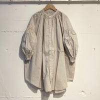 UNIVERSAL TISSU トリプルシャーリング バンドカラーブラウス　グレージュ