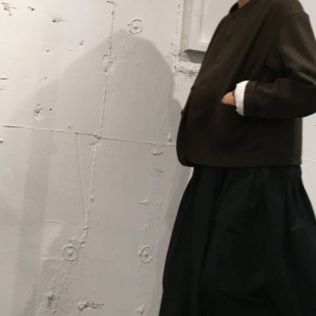 UNIVERSAL TISSU ノーカラークラシックジャケット　カーキ