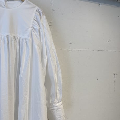 UNIVERSAL TISSU ナチュラルタイプライター クラシックギャザーワンピース シロ