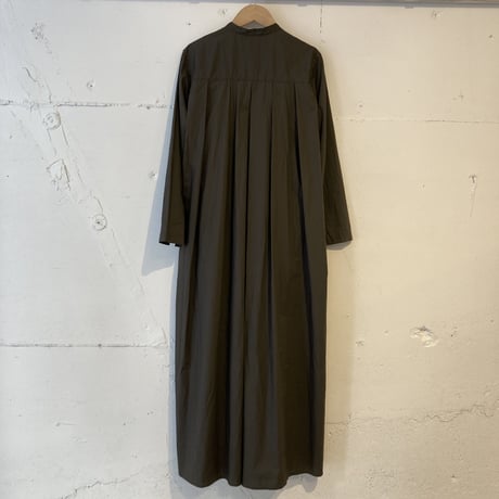UNIVERSAL TISSU ナチュラルタイプライター ピンタックワンピース チャコール