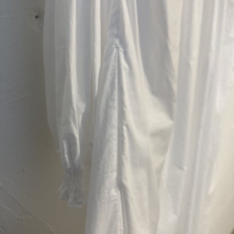 UNIVERSAL TISSU ナチュラルタイプライター ギャザードレス シロ