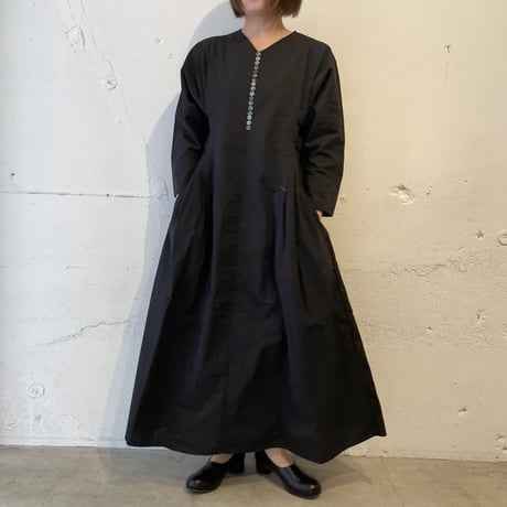 UNIVERSAL TISSU シェルボタンワンピース 白