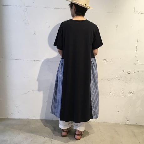 NATURAL LAUNDRY 脇ギャザーパネルワンピース オフ白