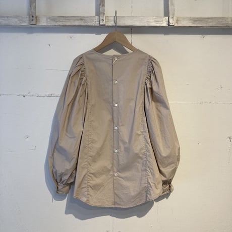 UNIVERSAL TISSU ボリュームスリーブブラウス ペールベージュ