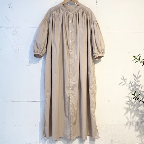 UNIVERSAL TISSU ナチュラルタイプライター ギャザーシャツワンピース ペールベージュ