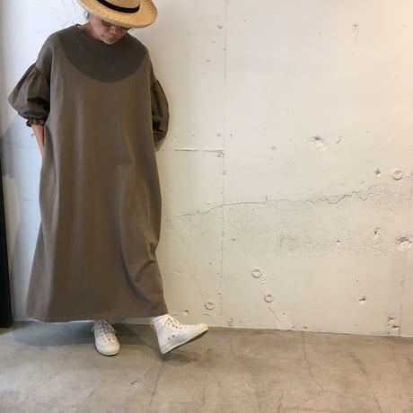 UNIVERSAL SEVEN　USAコットン コンボスリーブワンピース グレージュ