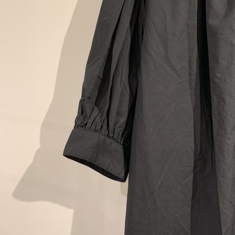 UNIVERSAL TISSU クラシックギャザーシャツドレス クロ