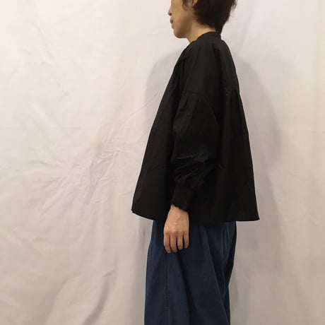 UNIVERSAL TISSU タイプライターシャーリングブラウス　シロ