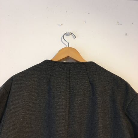 UNIVERSALTISSU ノーカラークラシックジャケット　トップグレー