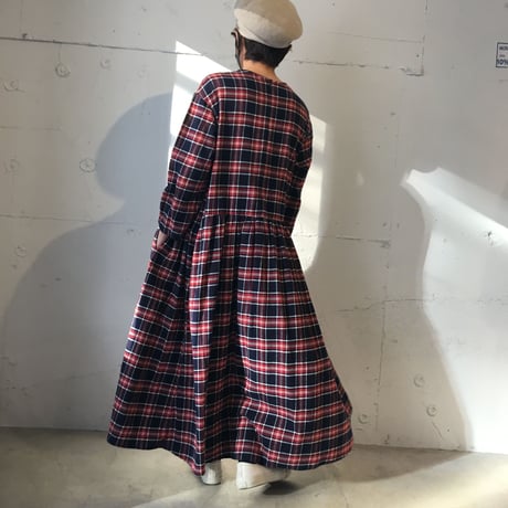 UNIVERSAL TISSU　ロングスリーブギャザードレス ネイビーチェック