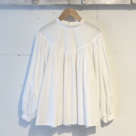 UNIVERSAL TISSU スタンドカラーブラウス シロ