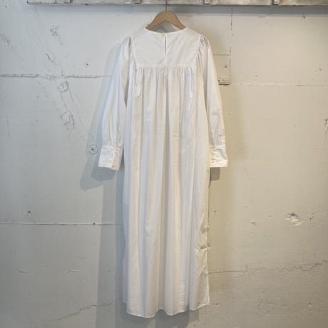 UNIVERSAL TISSU ナチュラルタイプライター クラシックギャザーワンピース シロ