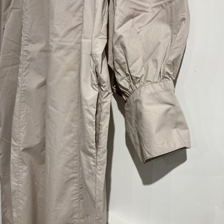 UNIVERSAL TISSU タックスリーブワンピース ペールベージュ