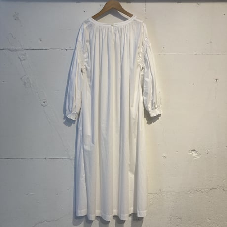 UNIVERSAL TISSU ナチュラルタイプライター ギャザードレス シロ