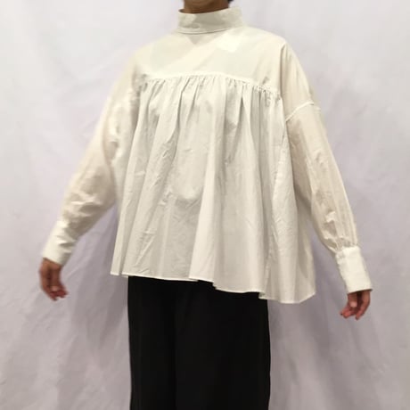 UNIVERSAL TISSU モックネックブラウス　クロストライプ