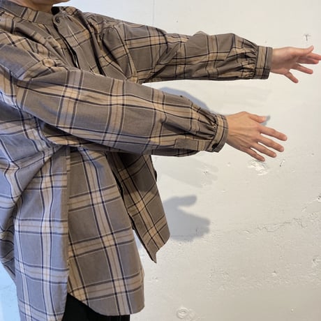 UNIVERSAL TISSU 先染めチェック パフスリーブブラウス モカチェック