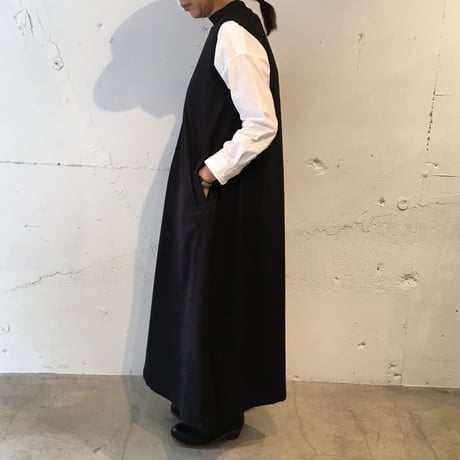 GALERIE TISSU リプリープリネン混モックネックワンピース クロ