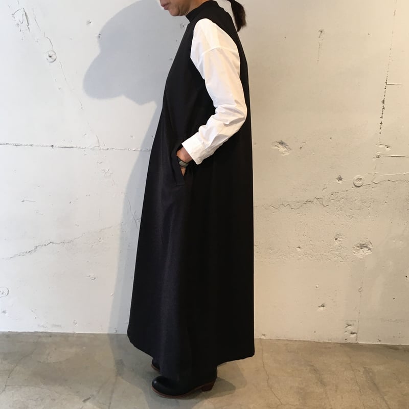 GALERIE TISSU リプリープリネン混モックネックワンピース クロ | un 
