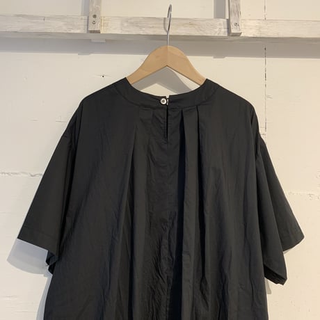 UNIVERSAL TISSU ハーフスリーブワンピース クロ