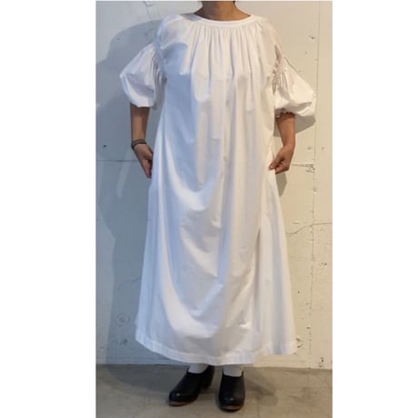 UNIVERSAL TISSU ナチュラルタイプライター ギャザードレス シロ
