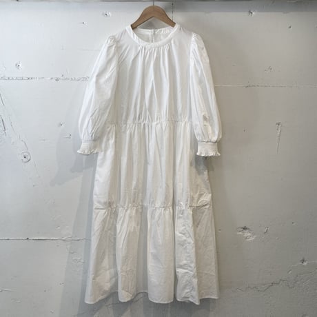 UNIVERSAL TISSU シルキータイプライター ティアードワンピース シロ
