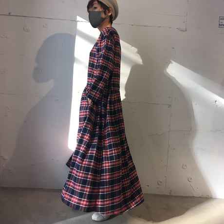 UNIVERSAL TISSU　ロングスリーブギャザードレス ネイビーチェック