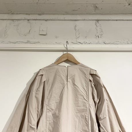 UNIVERSAL TISSU タックスリーブワンピース ペールベージュ