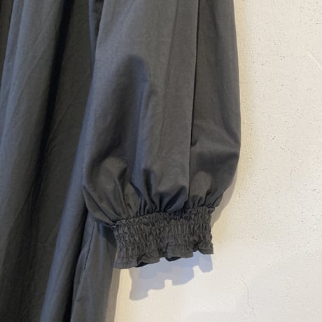 UNIVERSAL TISSU ナチュラルタイプライター ギャザードレス クロ