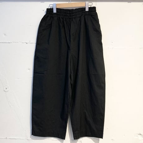 UNIVERSAL TISSU ナチュラルタイプライター ギャザーパンツ  クロ