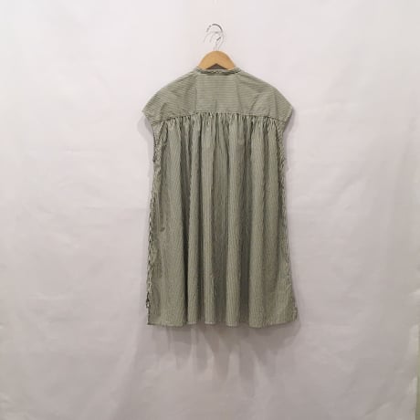 UNIVERSAL TISSU　ギャザーブラウス　白黒ストライプ