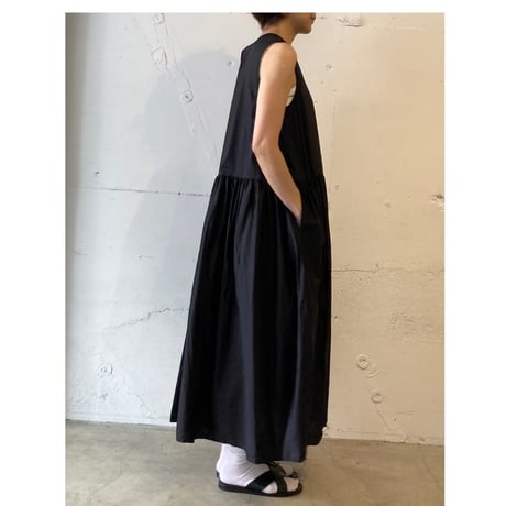 UNIVERSAL TISSU ナチュラルタイプライター ギャザーワンピース クロ