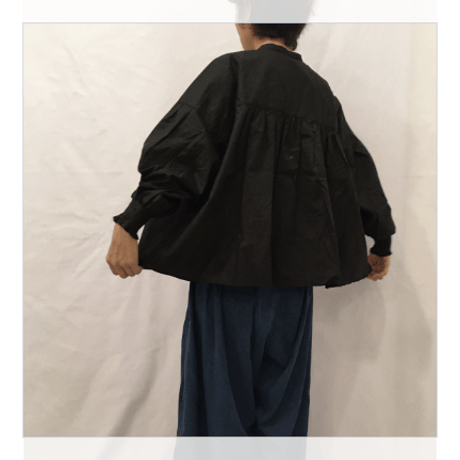 UNIVERSAL TISSU タイプライターシャーリングブラウス　グレーストライプ