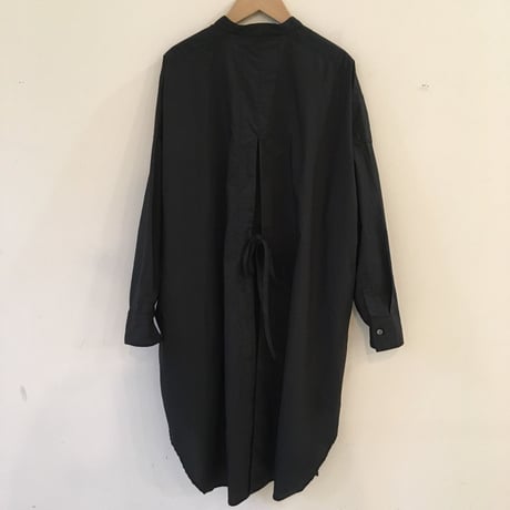 UNIVERSAL TISSU タイプライター バックスリットシャツ　クロ