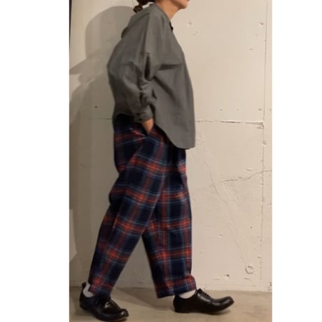 UNIVERSAL TISSU ネルチェック ギャザーパンツ ネイビーチェック