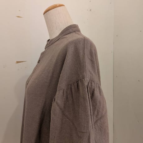【UNIVERSAL TISSU】綿麻起毛ツイル ギャザースリーブブラウス
