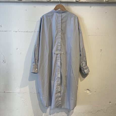 UNIVERSAL TISSU ナチュラルタイプライター バンドカラーロングシャツ スモーキーサックス