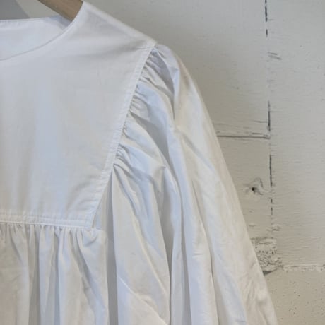 UNIVERSAL TISSU ナチュラルタイプライター クラシックギャザーワンピース シロ