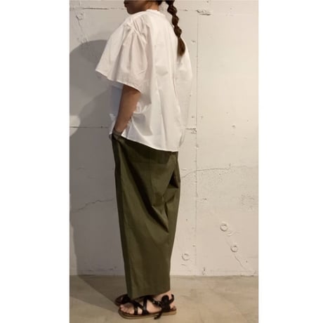ナチュラルタイプライター タックスリーブブラウス クロ