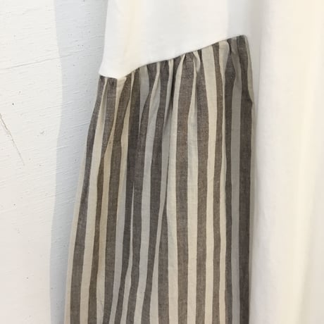 NATURAL LAUNDRY 脇ギャザーパネルワンピース オフ白