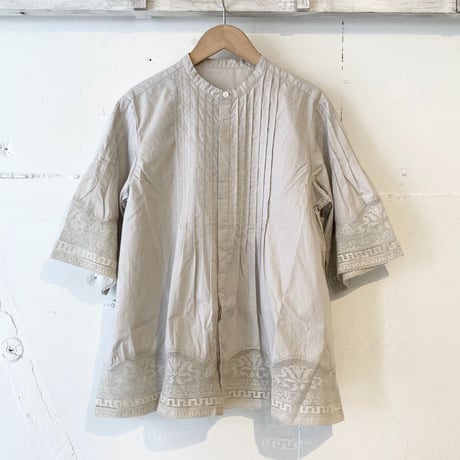 UNIVERSAL TISSU イタリアンフィレレース ピンタックブラウス グレージュ