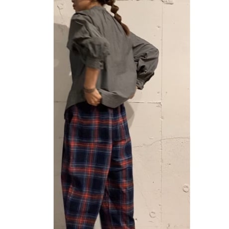 UNIVERSAL TISSU ネルチェック ギャザーパンツ ネイビーチェック
