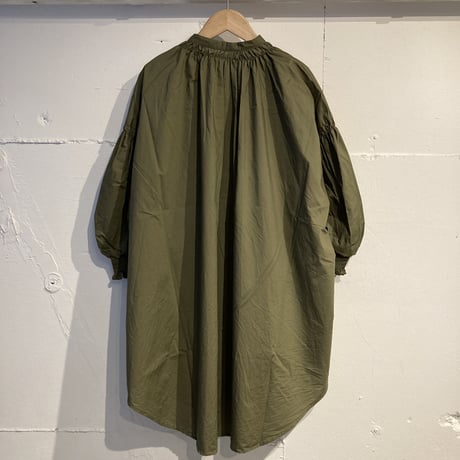 UNIVERSAL TISSU トリプルシャーリング バンドカラーブラウス　カーキ